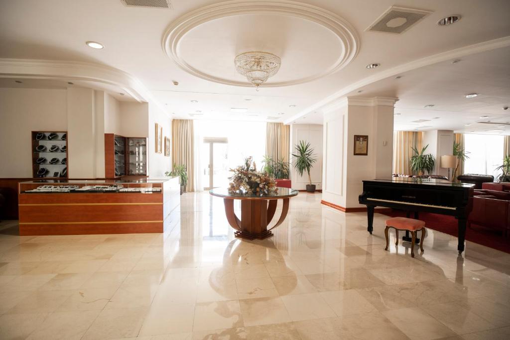 Metropol Rooms & Suites